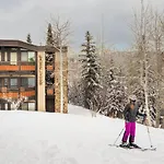 Laurelwood Condominiums