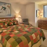 Tamarack Townhouses, Destination Residence