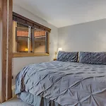 Laurelwood Condominiums 201