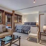 Laurelwood Condominiums 201