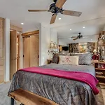 Laurelwood Condominiums 305