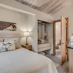 Laurelwood Condominiums 412