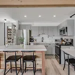 Laurelwood Condominiums 101
