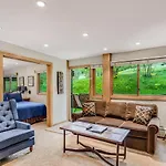 Laurelwood Condominiums 405