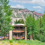 Laurelwood Condominiums 104