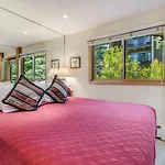 Laurelwood Condominiums 406
