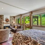 Laurelwood Condominiums 404