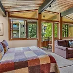 Laurelwood Condominiums 413