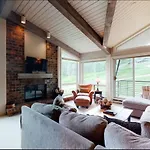 Enclave 305, Snowmass Ski-In/Ski-Out Condo W/Shared Pool/Hot Tub