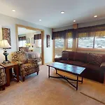 Laurelwood Condominiums 405