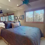 Laurelwood Condominiums 305