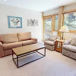 Laurelwood Condominiums 403