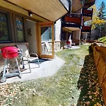 Laurelwood Condominiums 403