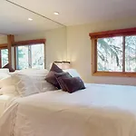 Laurelwood Condominiums 109