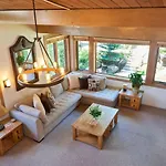 Charming 3-Bed Studio W Family-Friendly Loft