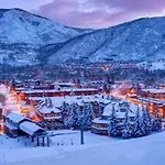 3 Bedroom Penthouse With Hot-Tub - Mountain Views!