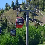 3 Bedroom Penthouse With Hot-Tub - Mountain Views!