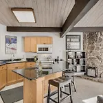 Laurelwood Condominiums 414