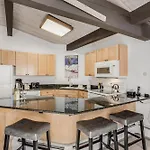 Laurelwood Condominiums 414
