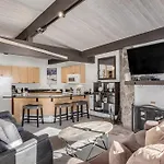 Laurelwood Condominiums 414