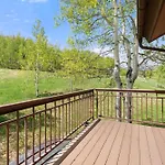 Luxurious Townhome With Fanny Hill And Ski Access By The Woodrun V Townhouses