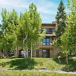 Timeless Ski-In Ski-Out Snowmass Mountain Townhome By The Woodrun V Townhouses