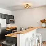 Chamonix 40, Snowmass Ski-In/Ski-Out Condo W/Shared Pool & Hot Tub/Free Wifi