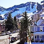 The Snow Queen Lodge