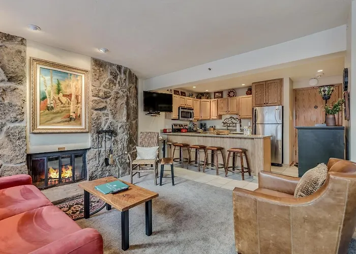 Laurelwood Condominiums 305