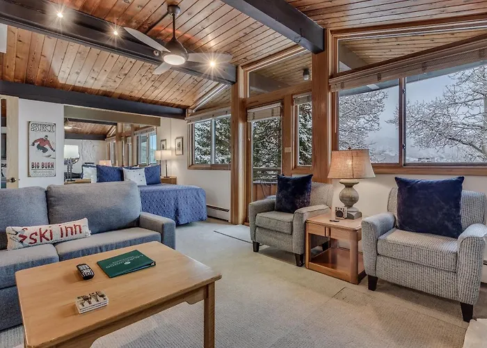 Laurelwood Condominiums 112
