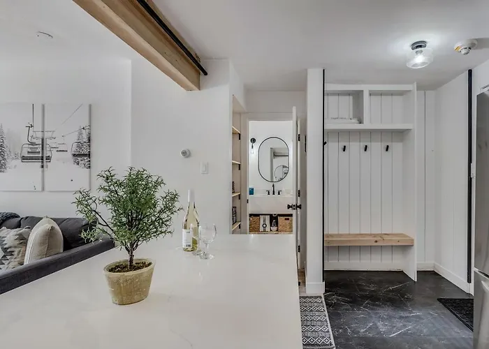 Laurelwood Condominiums 101
