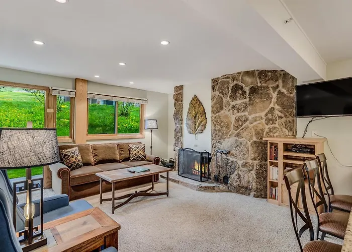 Laurelwood Condominiums 405