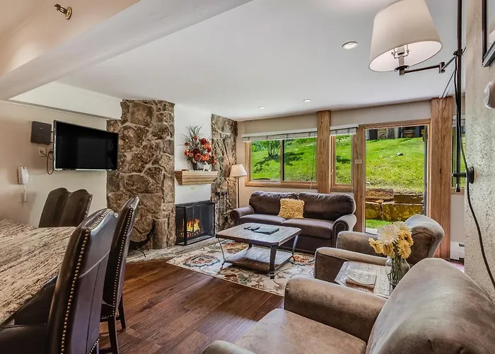 Laurelwood Condominiums 404