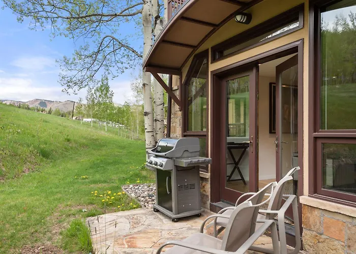 Luxurious Townhome With Fanny Hill And Ski Access By The Woodrun V Townhouses