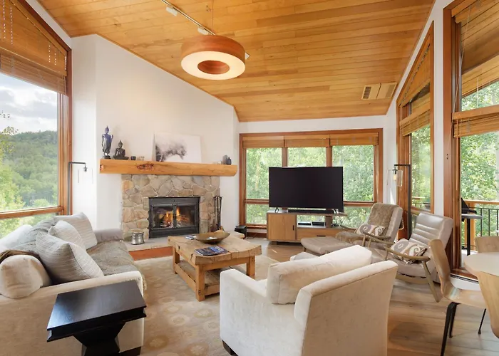 Newly Remodeled Ski-In Out Snowmass View Townhome By The Woodrun V Townhouses