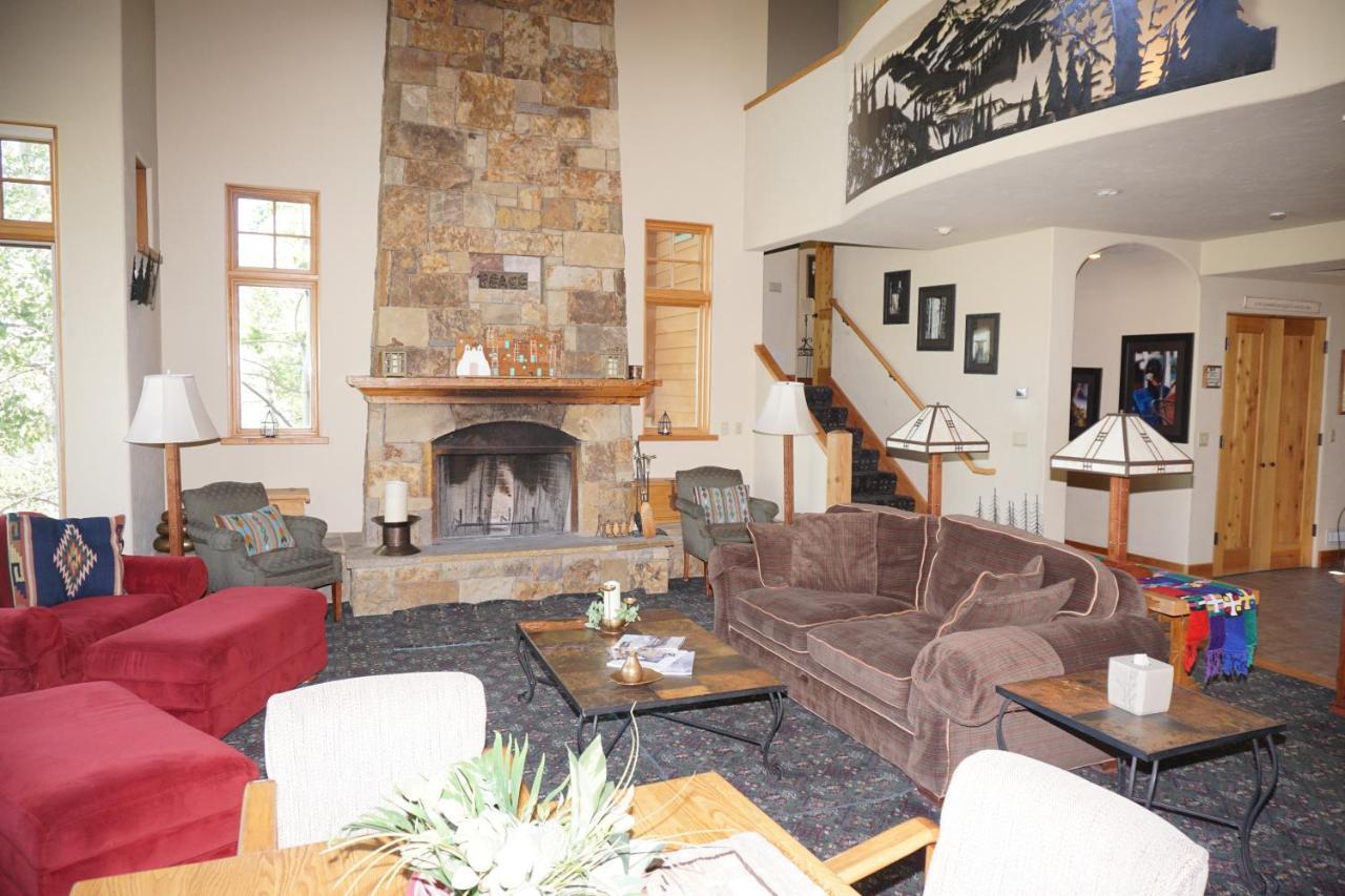 24 Little Ln Holiday home