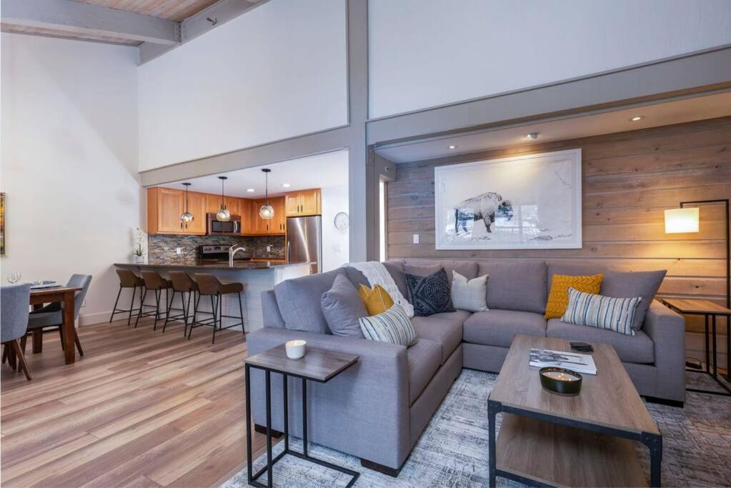 Updated 3 Bedroom 2 Ba With Pool & Hot Tub - Stunning Mountain Views! Apartamento *