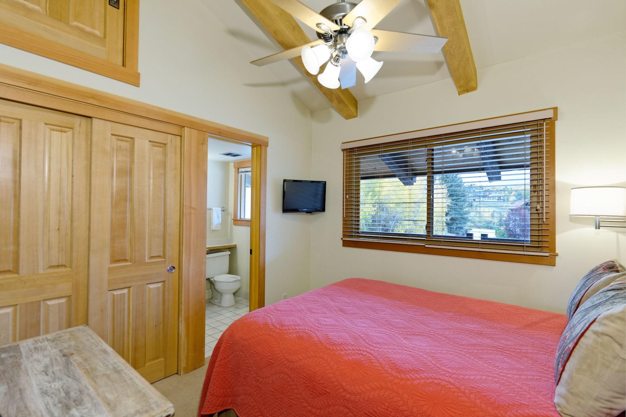 The Crestwood Aparthotel 4*