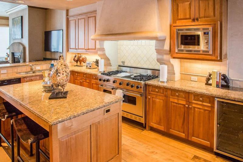 Snowmass 4 Bedroom Townhome With Ski-in, Ski-out Access At Woodrun Holiday home