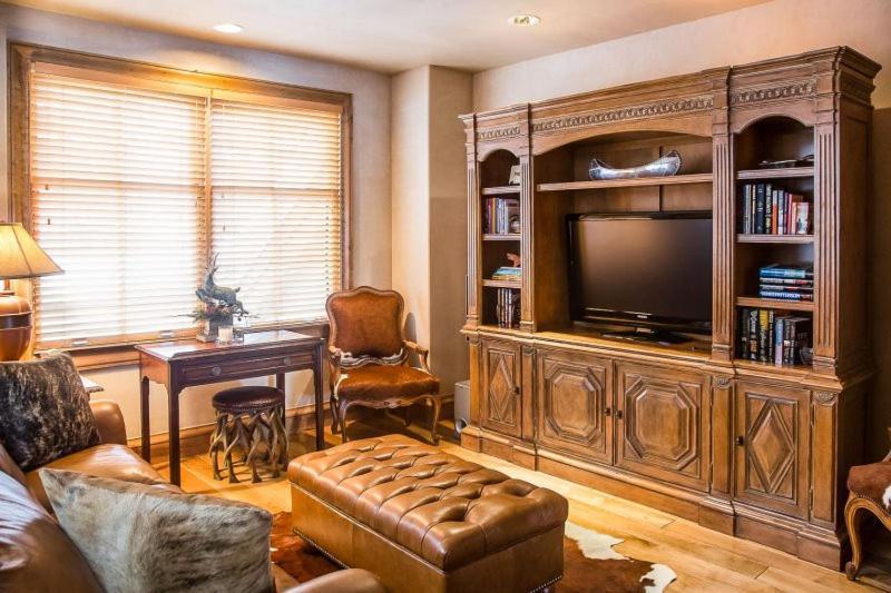 Snowmass 4 Bedroom Townhome With Ski-in, Ski-out Access At Woodrun Holiday home *