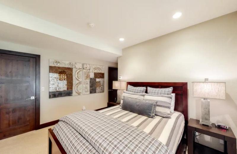 Apartment Spacious In, Out 3 Bedroom Vacation Next To The Gondola Featuring Slopeside Heated Outdoor Pool And Hot Tub