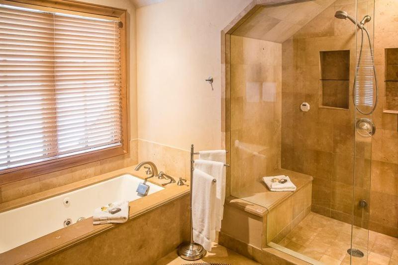 Snowmass 4 Bedroom Townhome With Ski-in, Ski-out Access At Woodrun