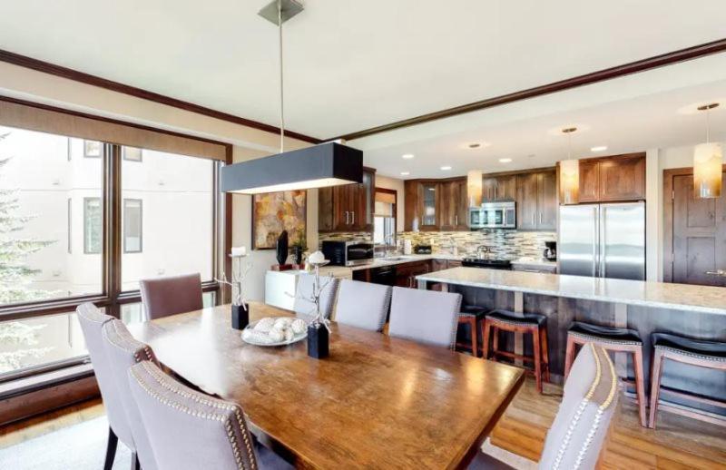 Spacious In, Out 3 Bedroom Vacation Next To The Gondola Featuring Slopeside Heated Outdoor Pool And Hot Tub Snowmass Village