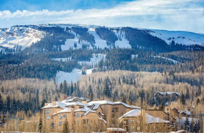 Spacious In, Out 3 Bedroom Vacation Next To The Gondola Featuring Slopeside Heated Outdoor Pool And Hot Tub *