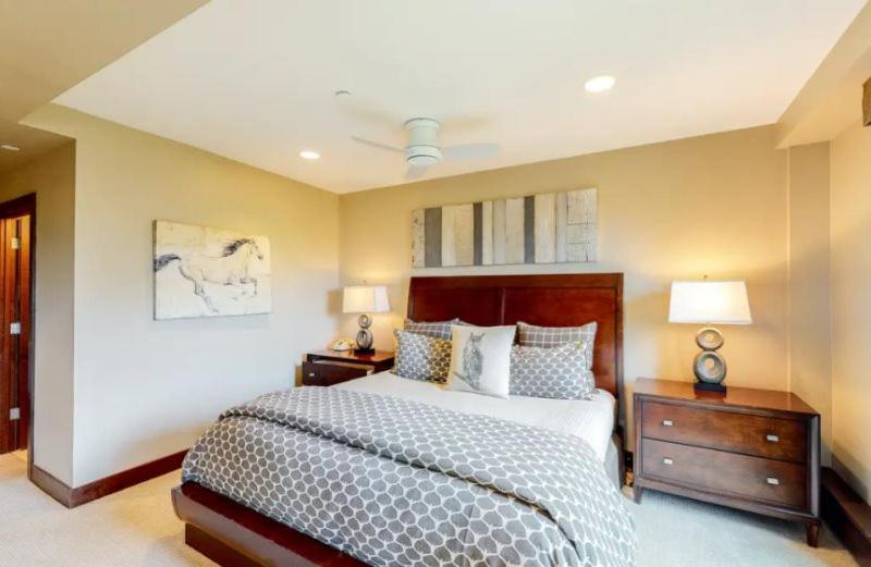 Spacious In, Out 3 Bedroom Vacation Next To The Gondola Featuring Slopeside Heated Outdoor Pool And Hot Tub