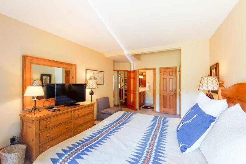 Ski-in, Ski-out Spacious In A Perfect Locale, Next To Gondola And Close To Apartment *