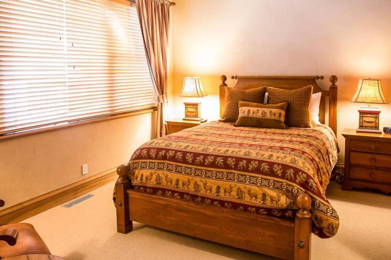 Snowmass 4 Bedroom Townhome With Ski-in, Ski-out Access At Woodrun