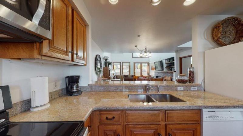 In, Out, 3 Bedroom Luxury In The Heart Of Snowmass Village