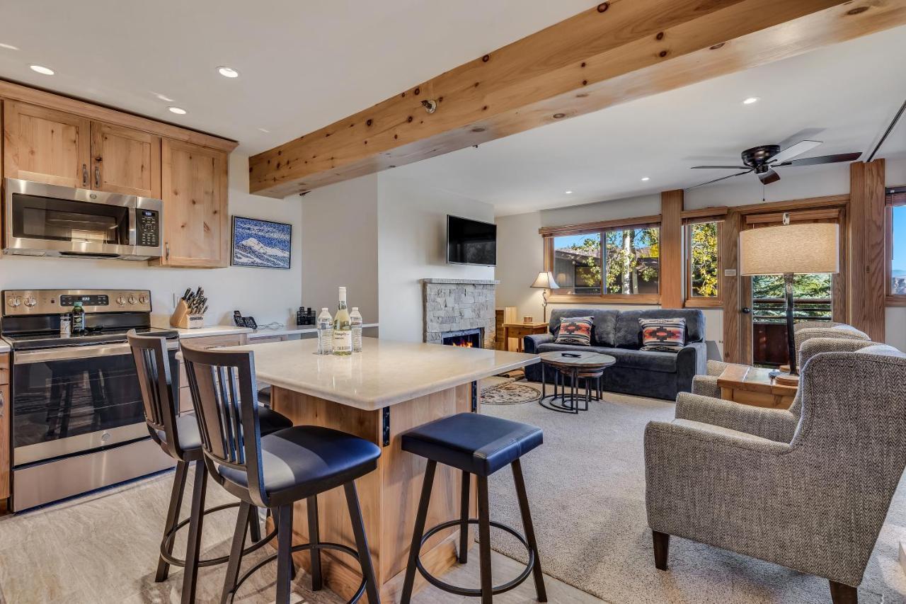 Laurelwood Premier Unit 106 *