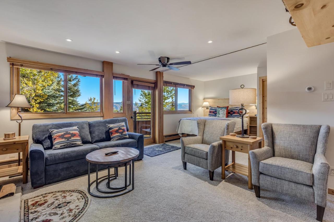 Laurelwood Premier Unit 106